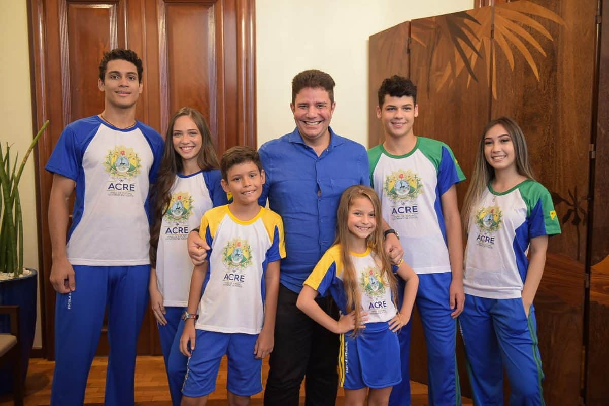 Prefeitura de Ouro Branco entrega fardamento para todos os alunos